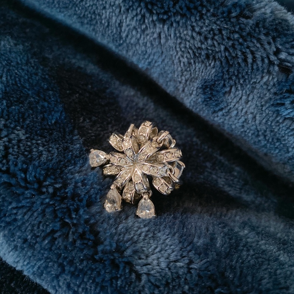 Crystal Cocktail Ring - Picture 2 of 3